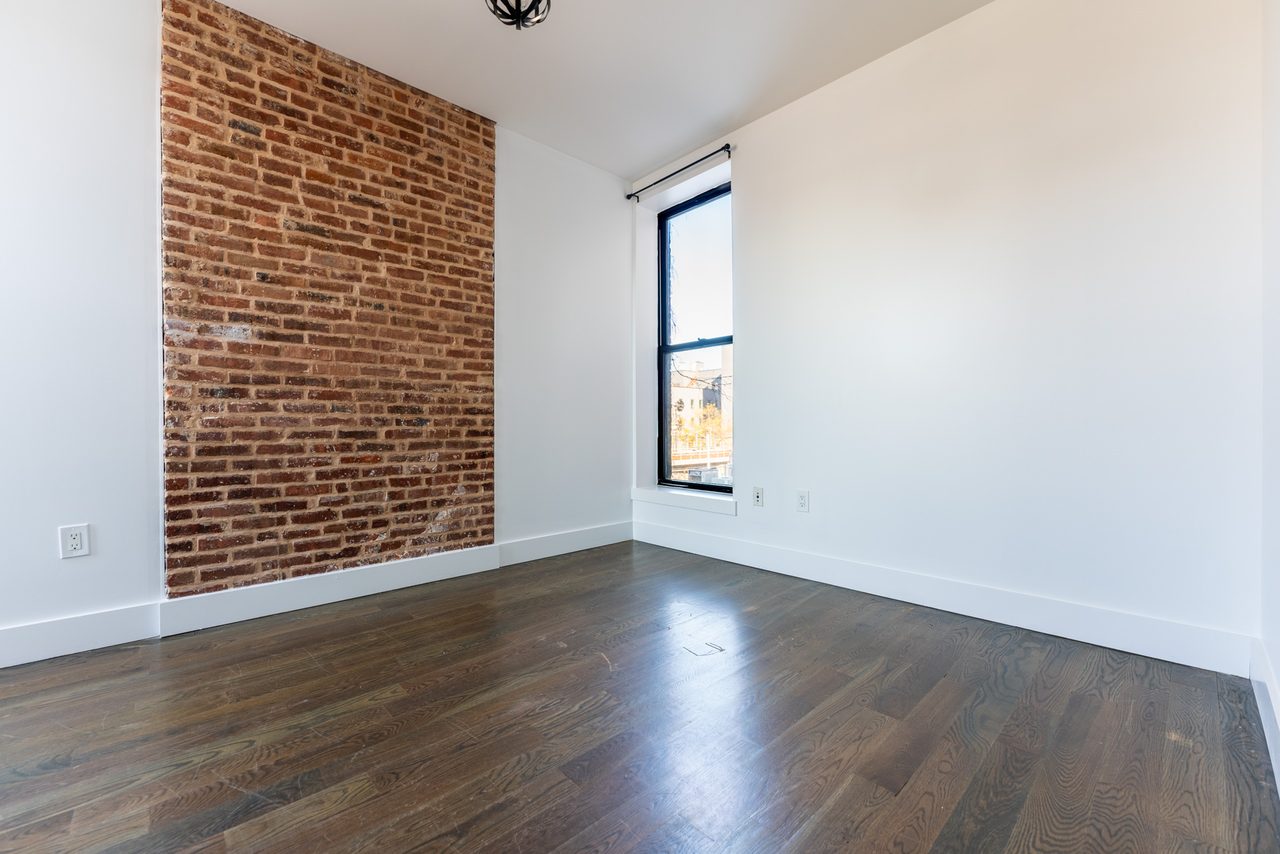  #1728: Crown Heights - Queen Bedroom B  -  #1728: Crown Heights  - Gallery -  4