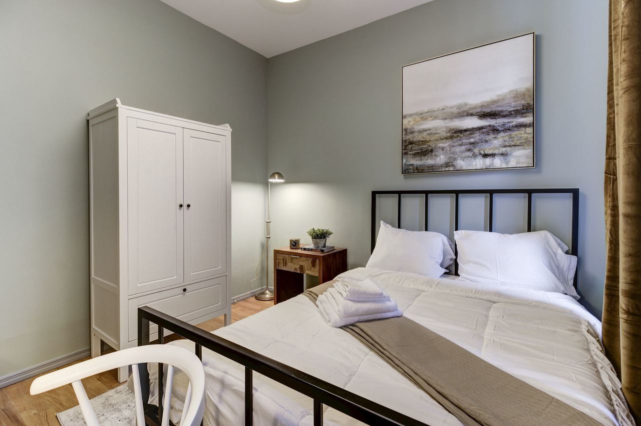 #165: Hamilton Heights - Queen Room A - 2