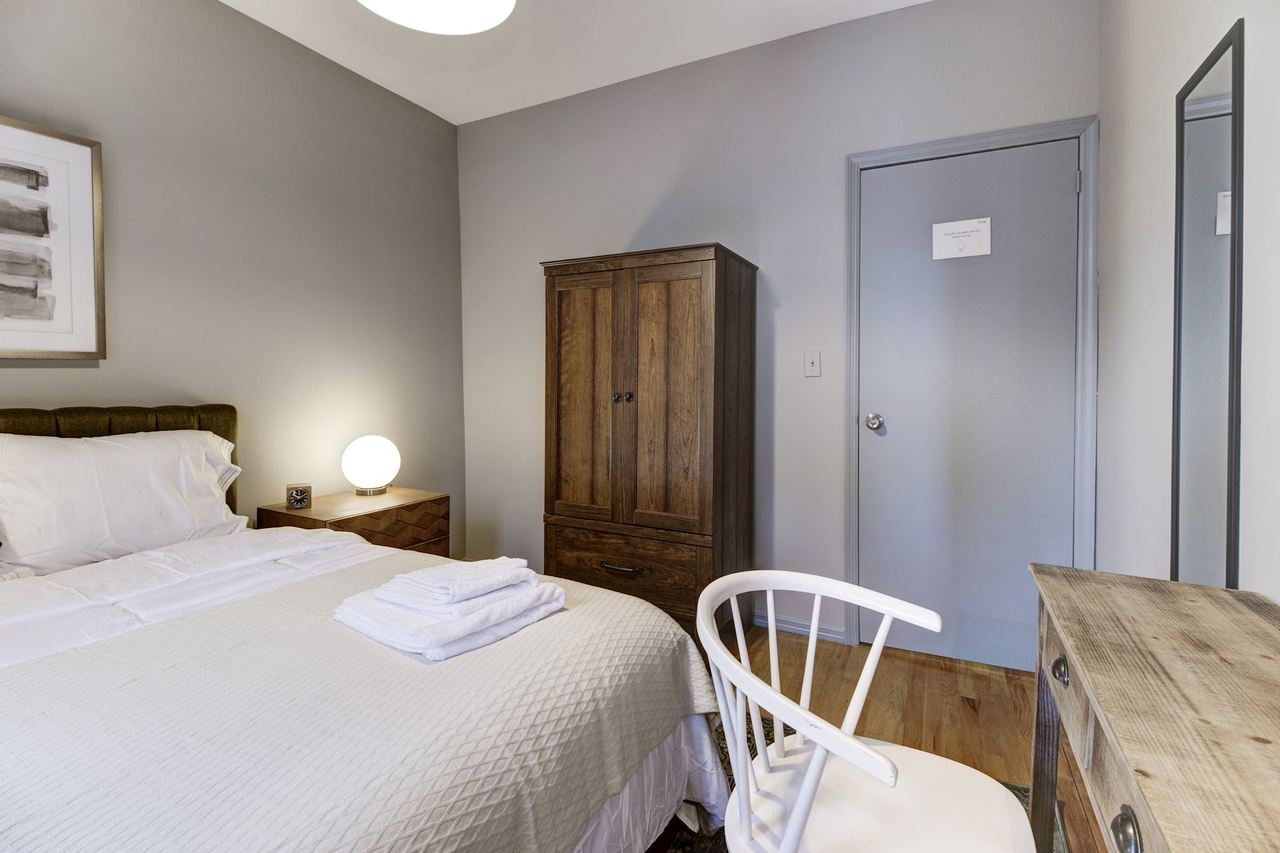  #165: Hamilton Heights - Queen Room C  -  #165: Hamilton Heights  - Gallery -  4