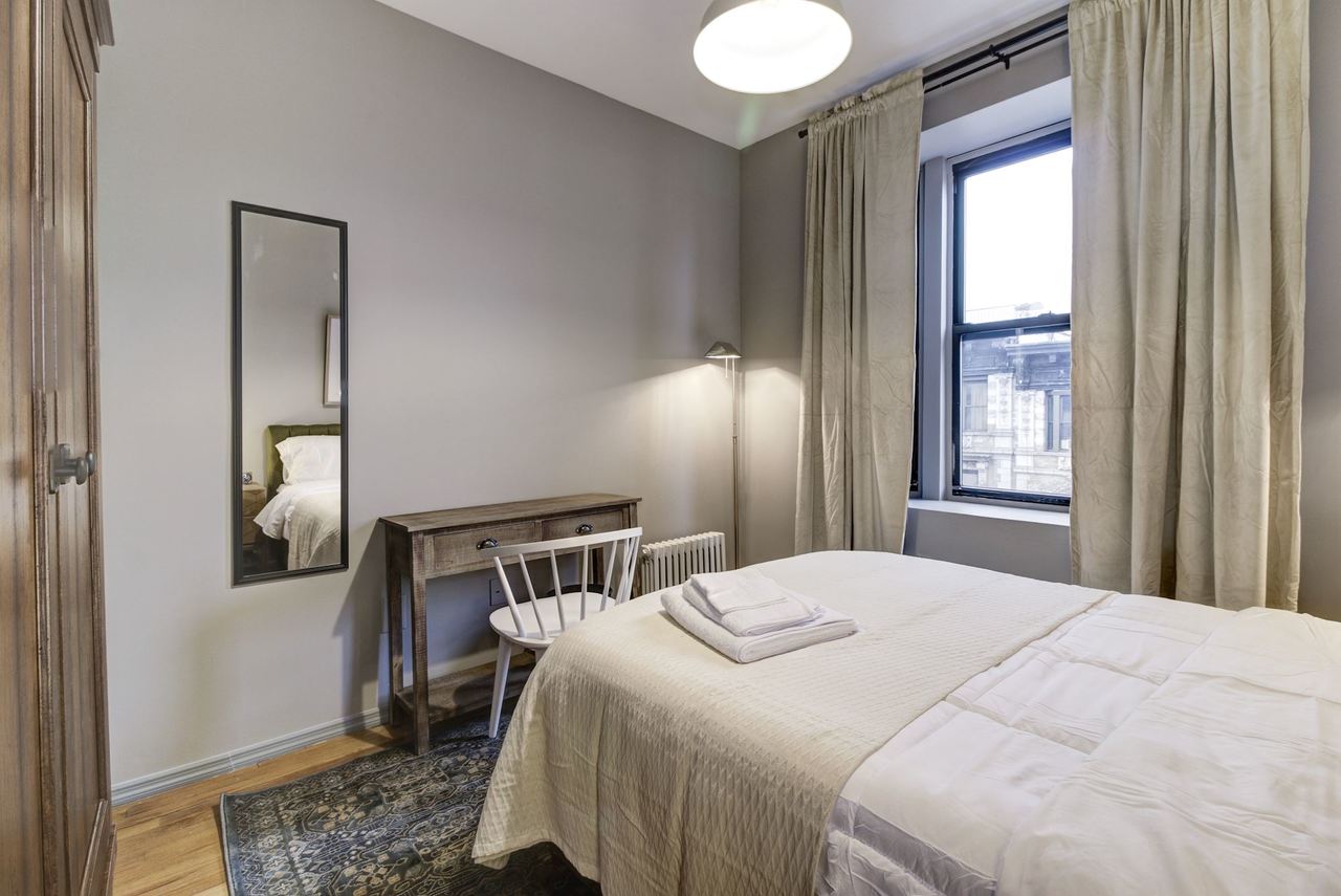 #165: Hamilton Heights - Queen Room C - #165: Hamilton Heights - Gallery - 3