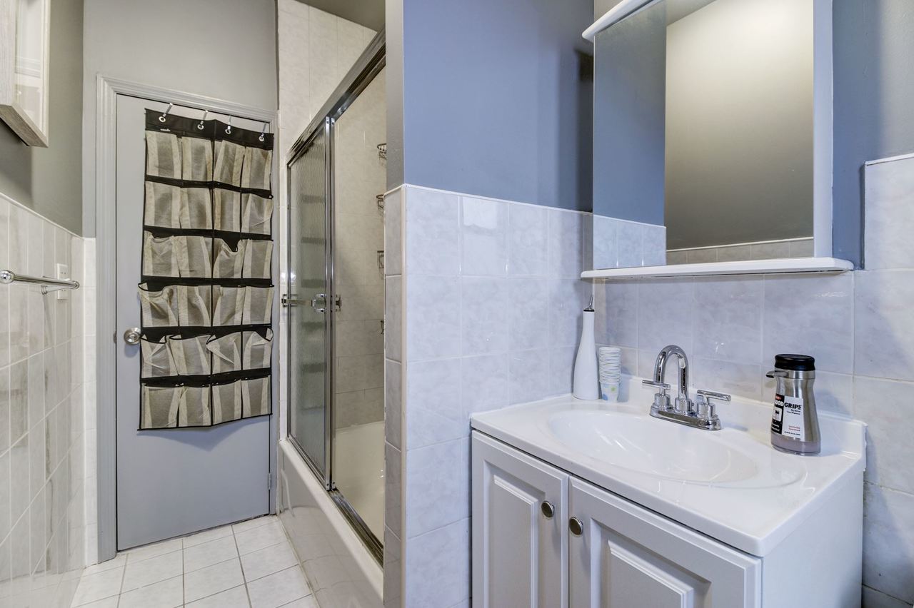  #165: Hamilton Heights - Queen Room C  -  #165: Hamilton Heights  - Gallery -  11