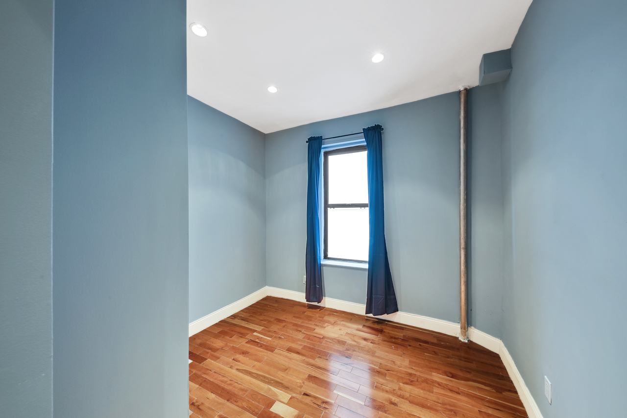 #700: East Harlem - Full Bedroom A - #700: East Harlem - Gallery - 8