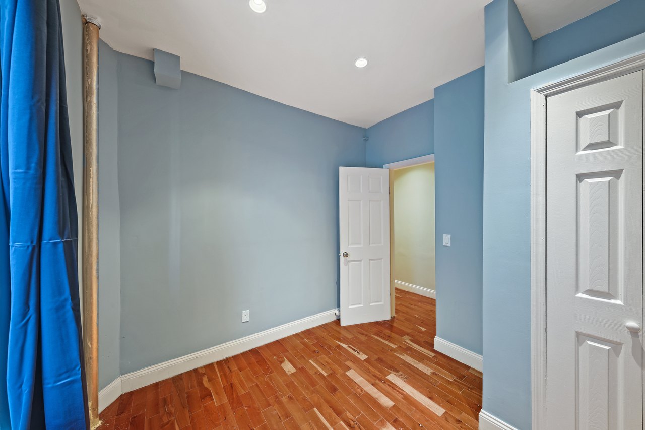 #700: East Harlem - Full Bedroom A - 10