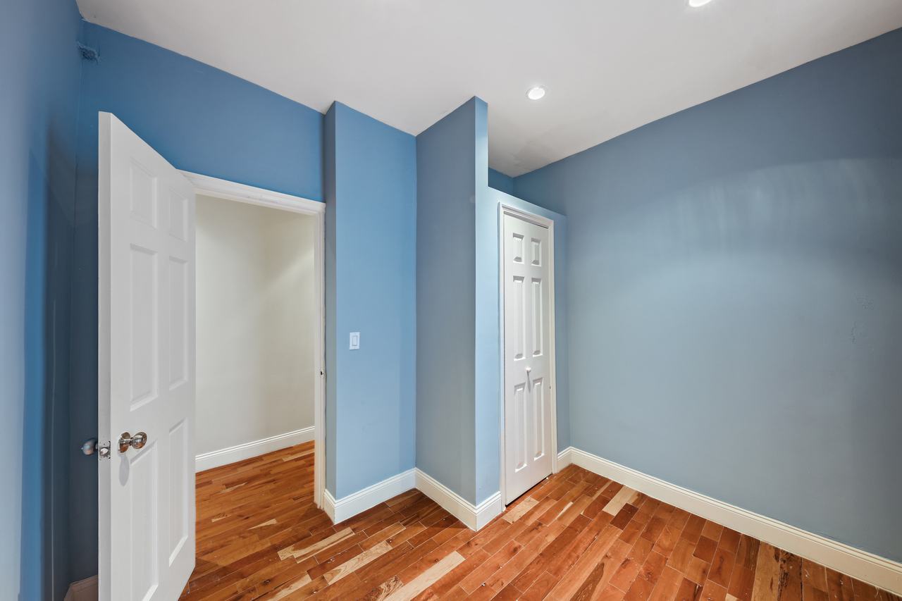 #700: East Harlem - Full Bedroom A - 9