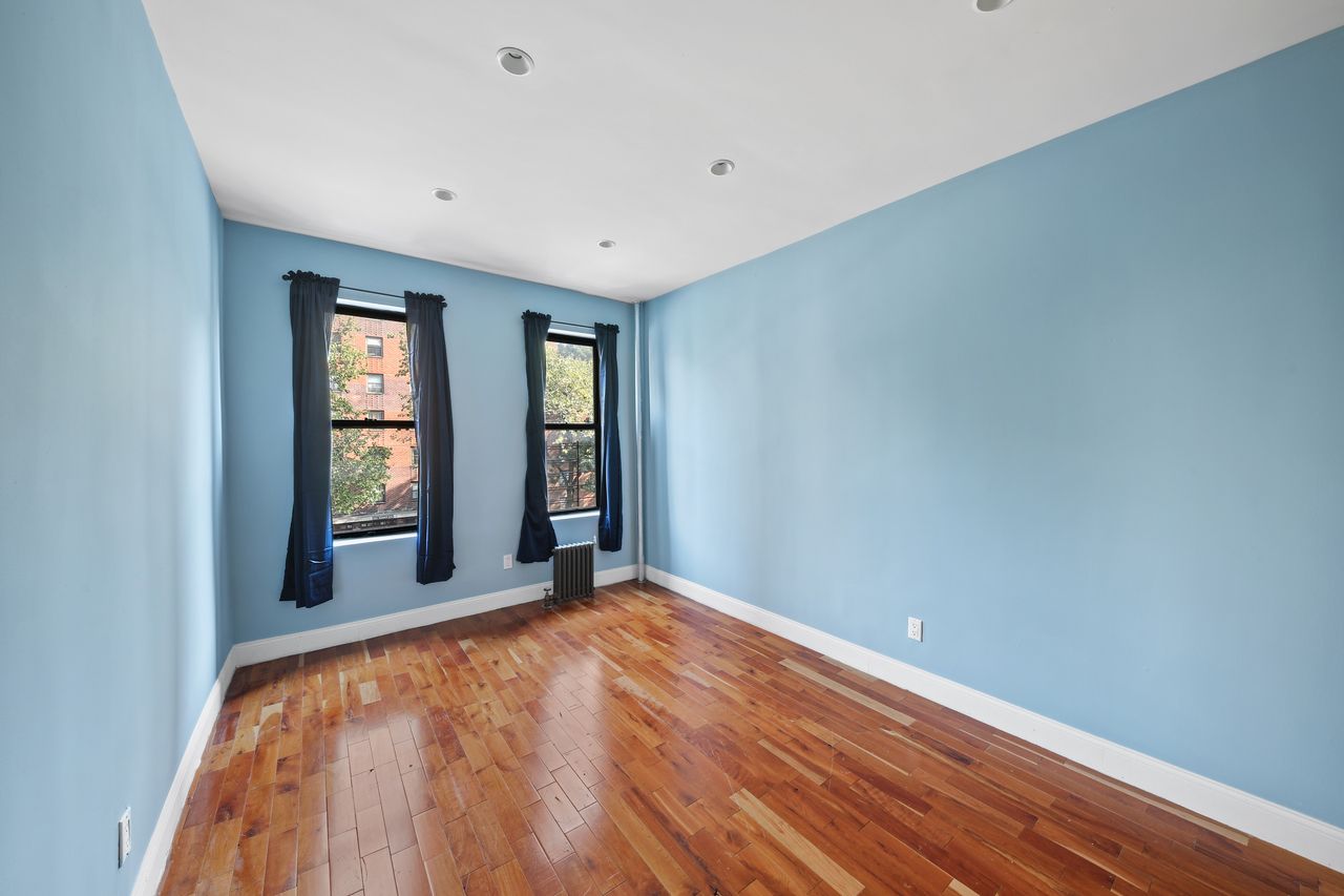 #700: East Harlem - Queen Bedroom C - 9