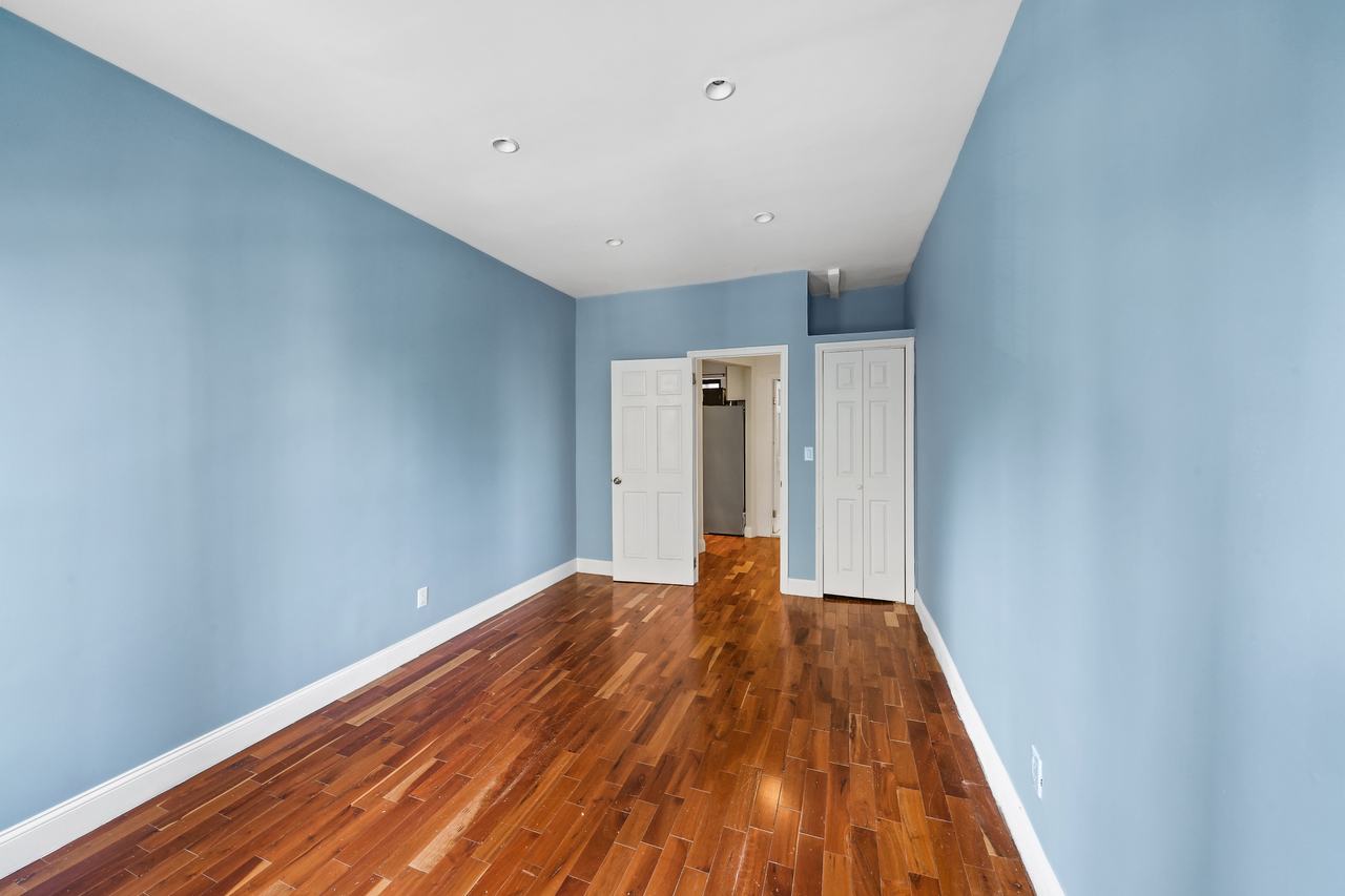 #700: East Harlem - Queen Bedroom C - 7