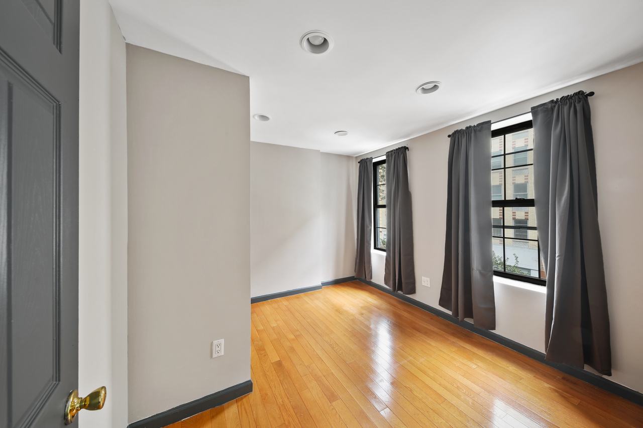 #716: East Village - Full Bedroom B - 6