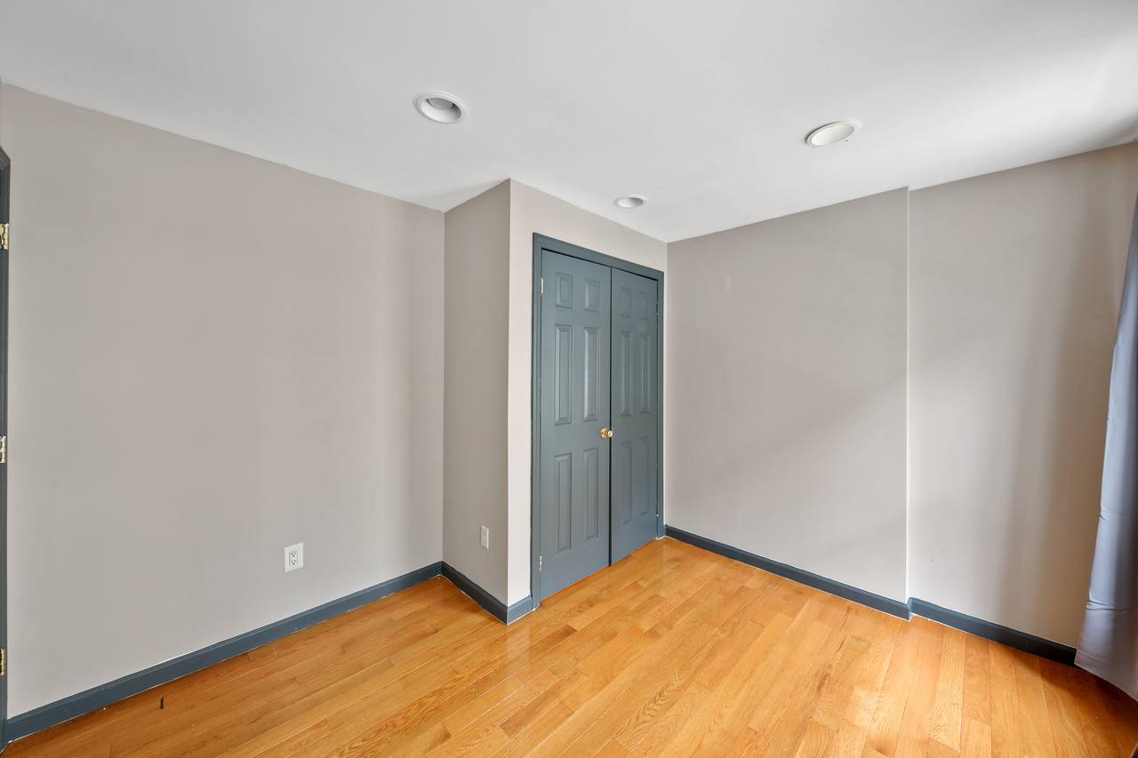 #716: East Village - Full Bedroom B - #716: East Village - Gallery - 7