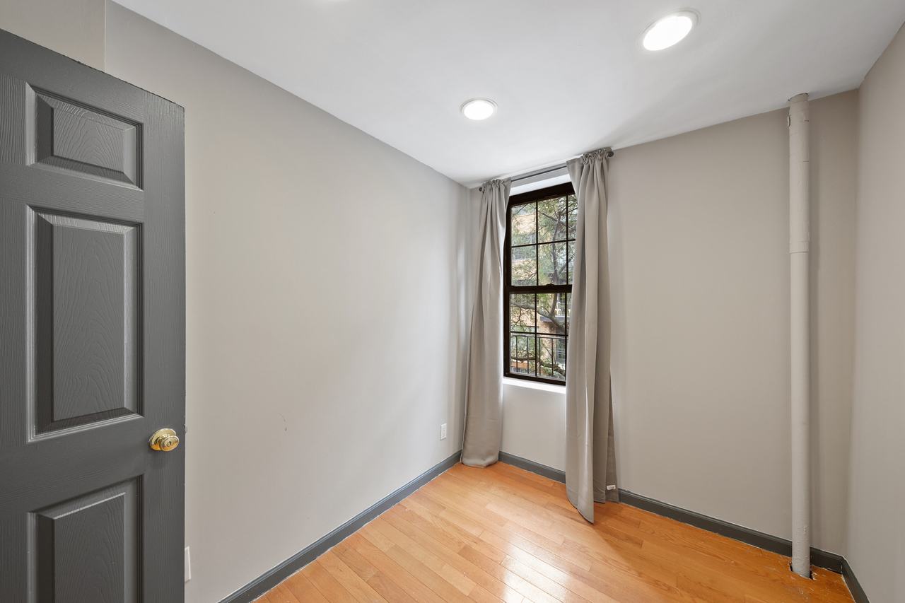 #716: East Village - Full Bedroom A - 14