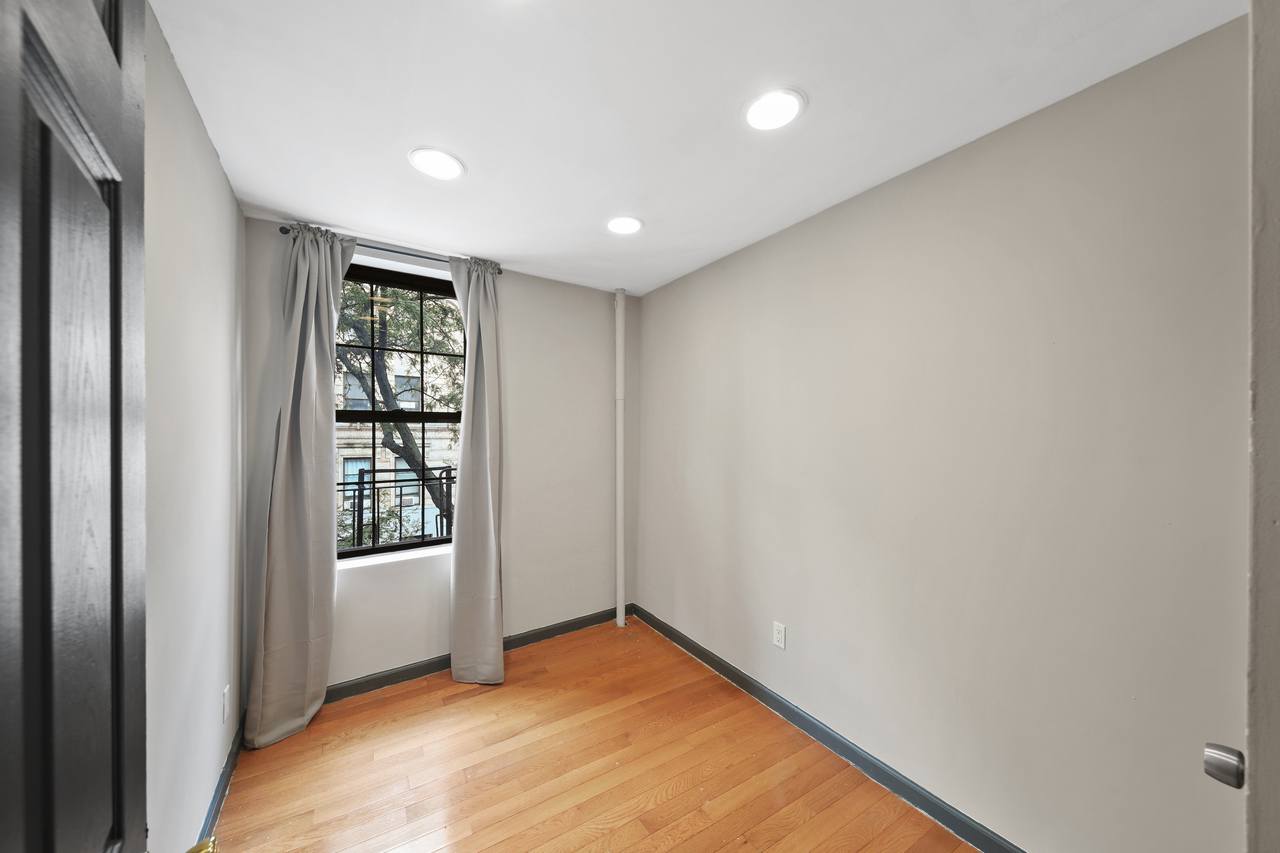 #716: East Village - Full Bedroom A - 15