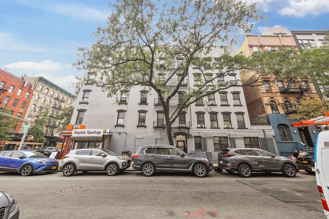 #716: East Village - Queen Bedroom C - 13