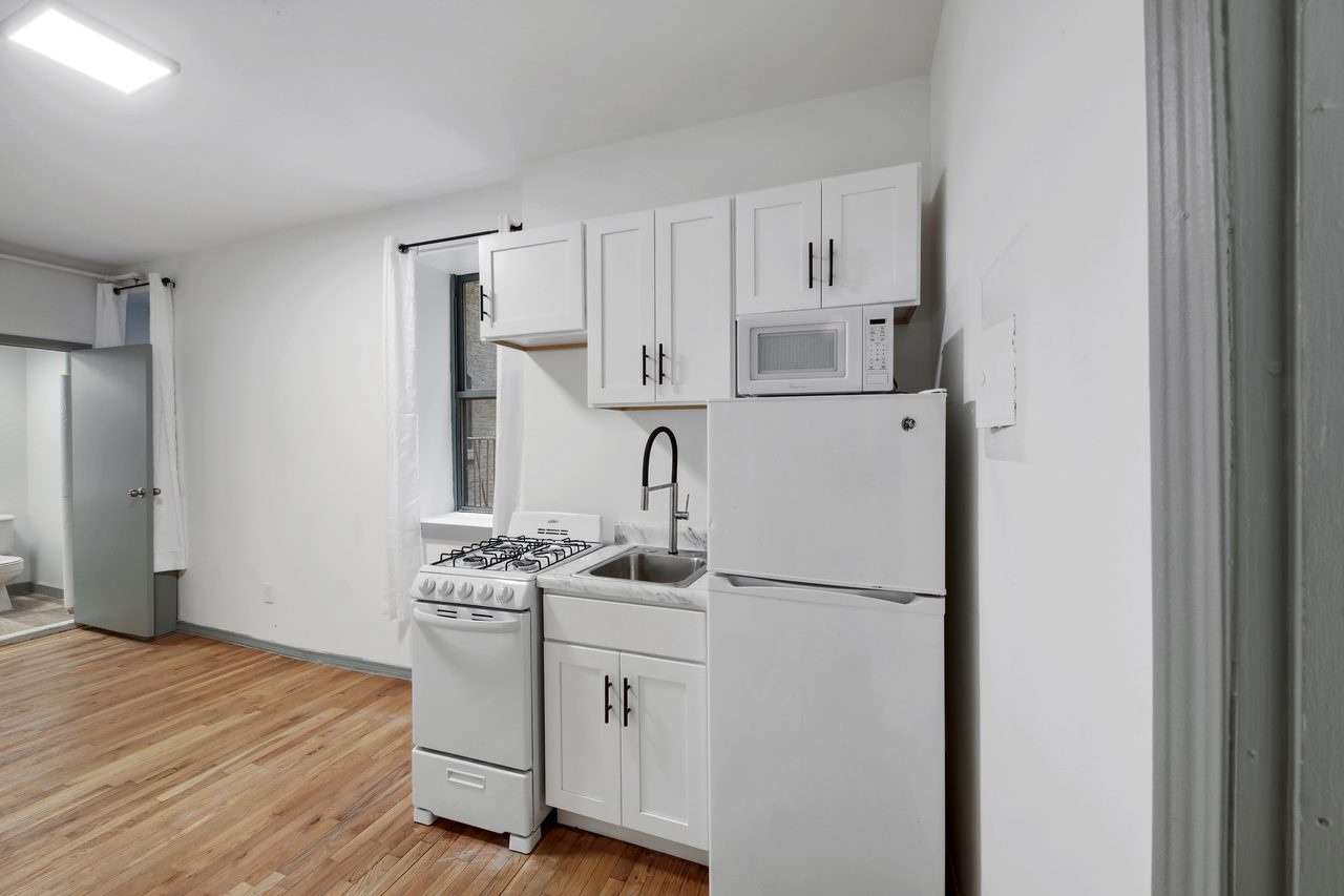 #897: Columbus Circle - 1 Bedroom (Full) - 12