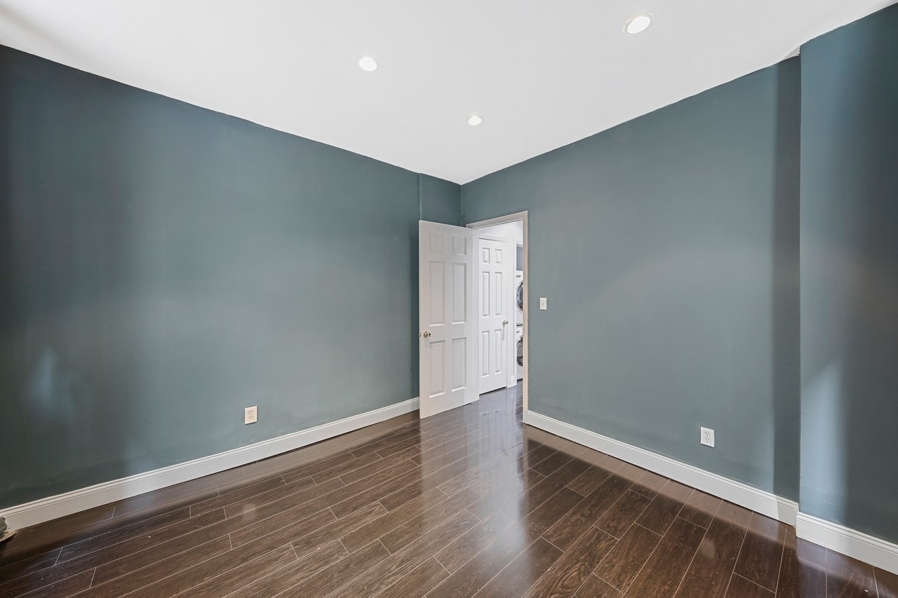 #698: East Harlem - Queen Bedroom A - 10
