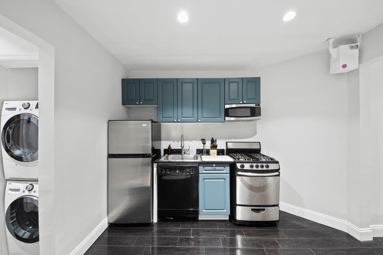  #698: East Harlem - Queen Bedroom B  -  #698: East Harlem  - Gallery -  5