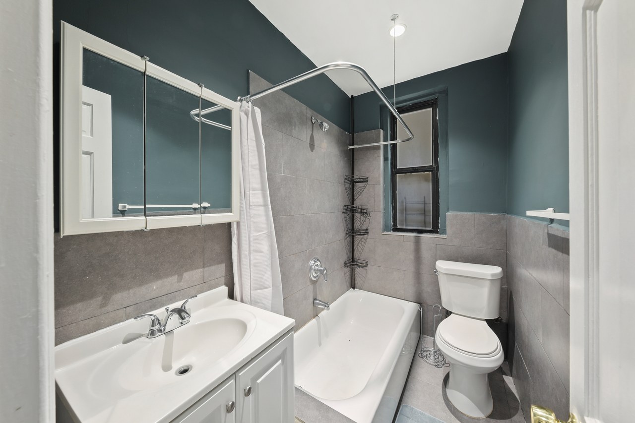 #698: East Harlem - Queen Bedroom B - 4