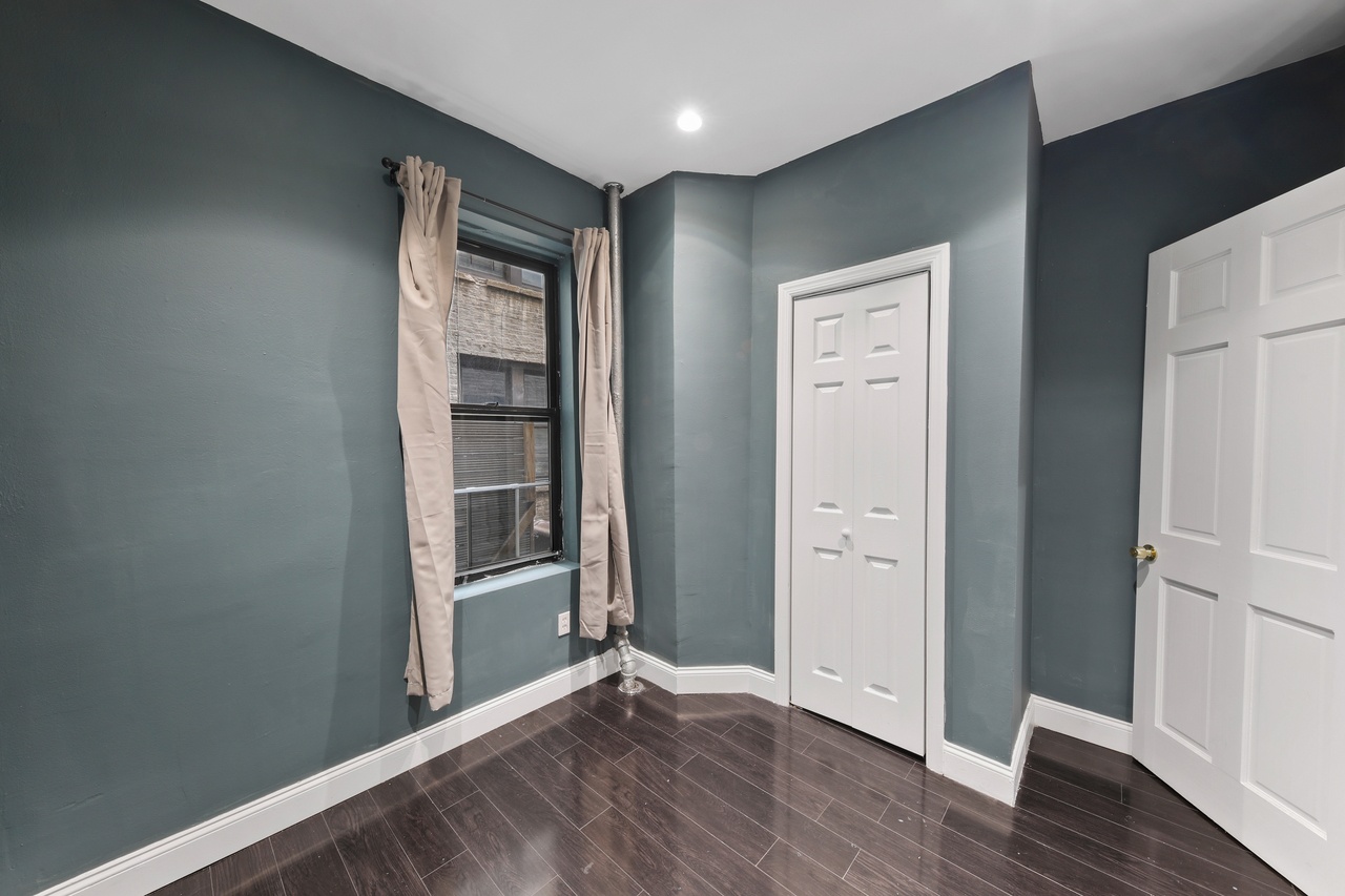  #698: East Harlem - Queen Bedroom B  -  #698: East Harlem  - Gallery -  15