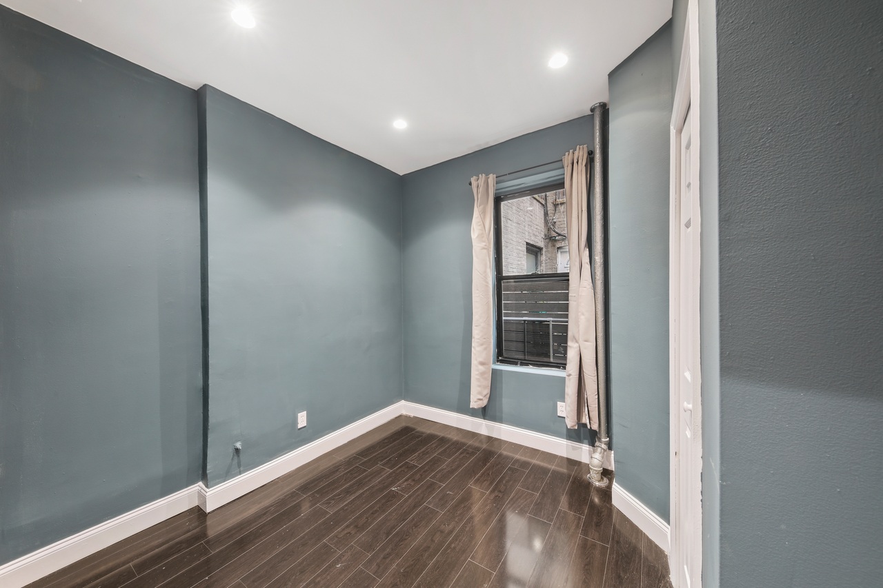 #698: East Harlem - Queen Bedroom B - 10