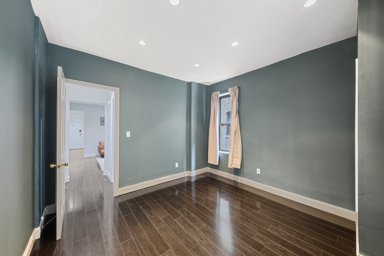 #698: East Harlem - Queen Bedroom B - #698: East Harlem - Gallery - 11