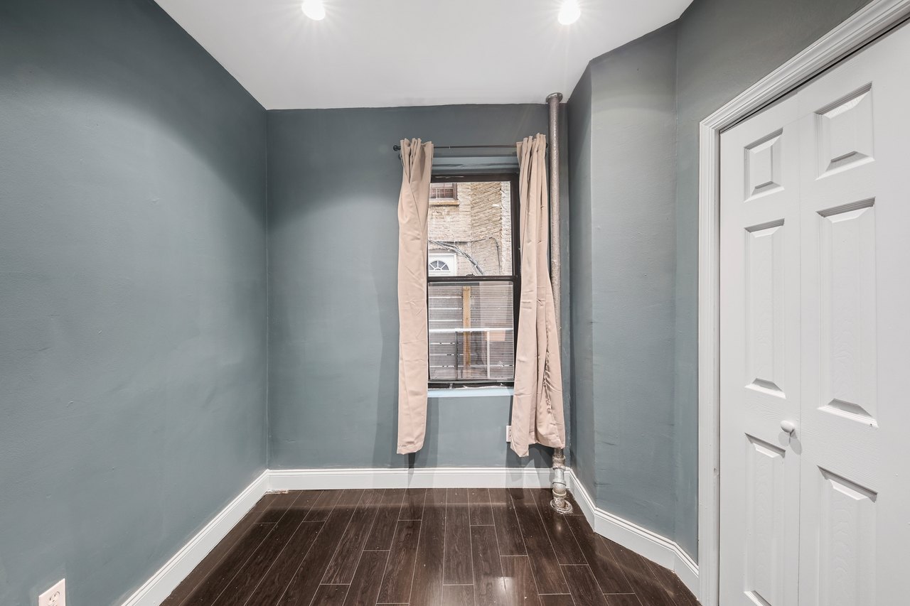  #698: East Harlem - Queen Bedroom B  -  #698: East Harlem  - Gallery -  9