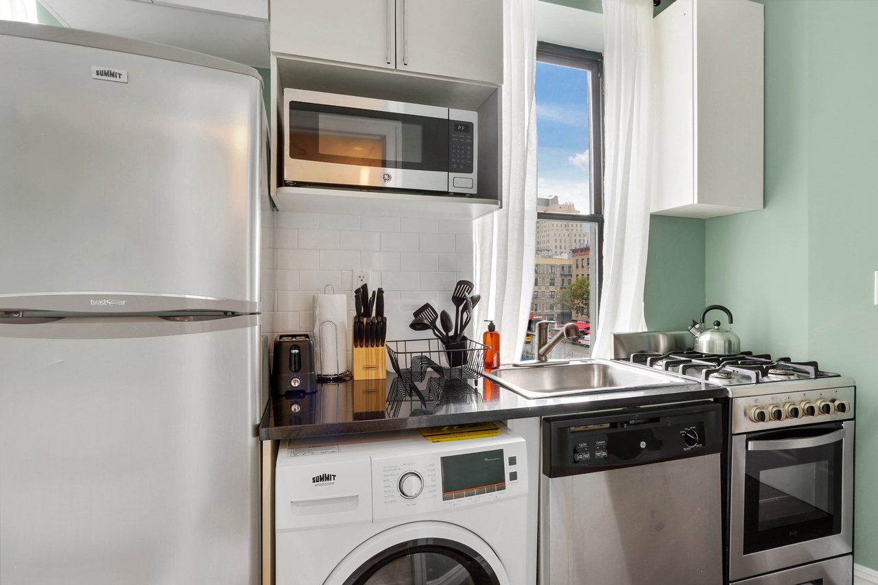 #736: Columbus Circle - Full Bedroom A - 10