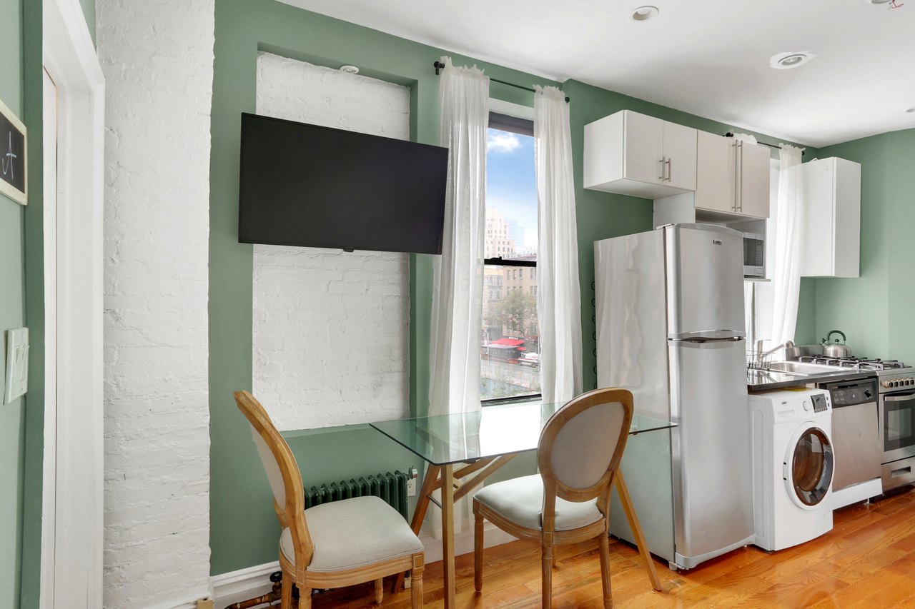 #736: Columbus Circle - Full Bedroom A - 7
