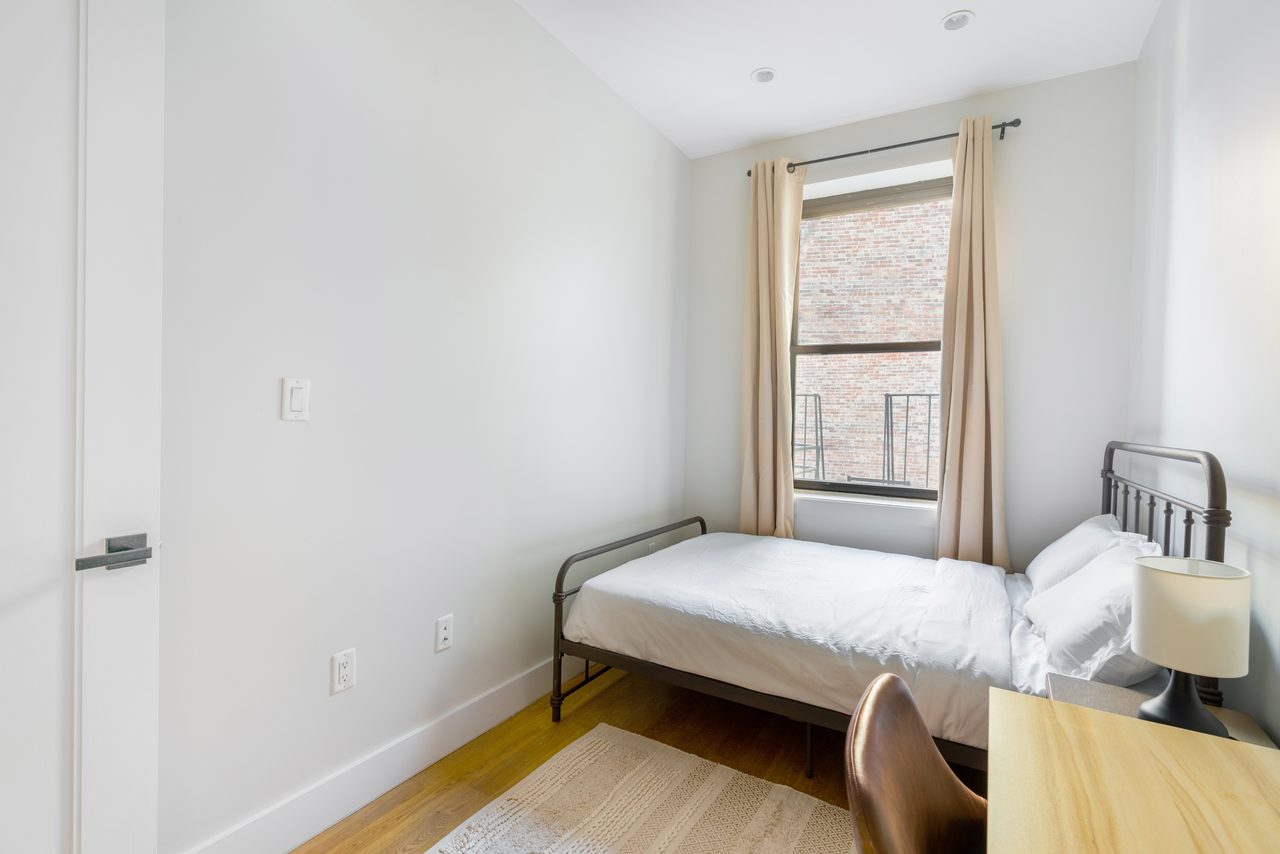 #1089: Central Harlem - Full Bedroom C - 3