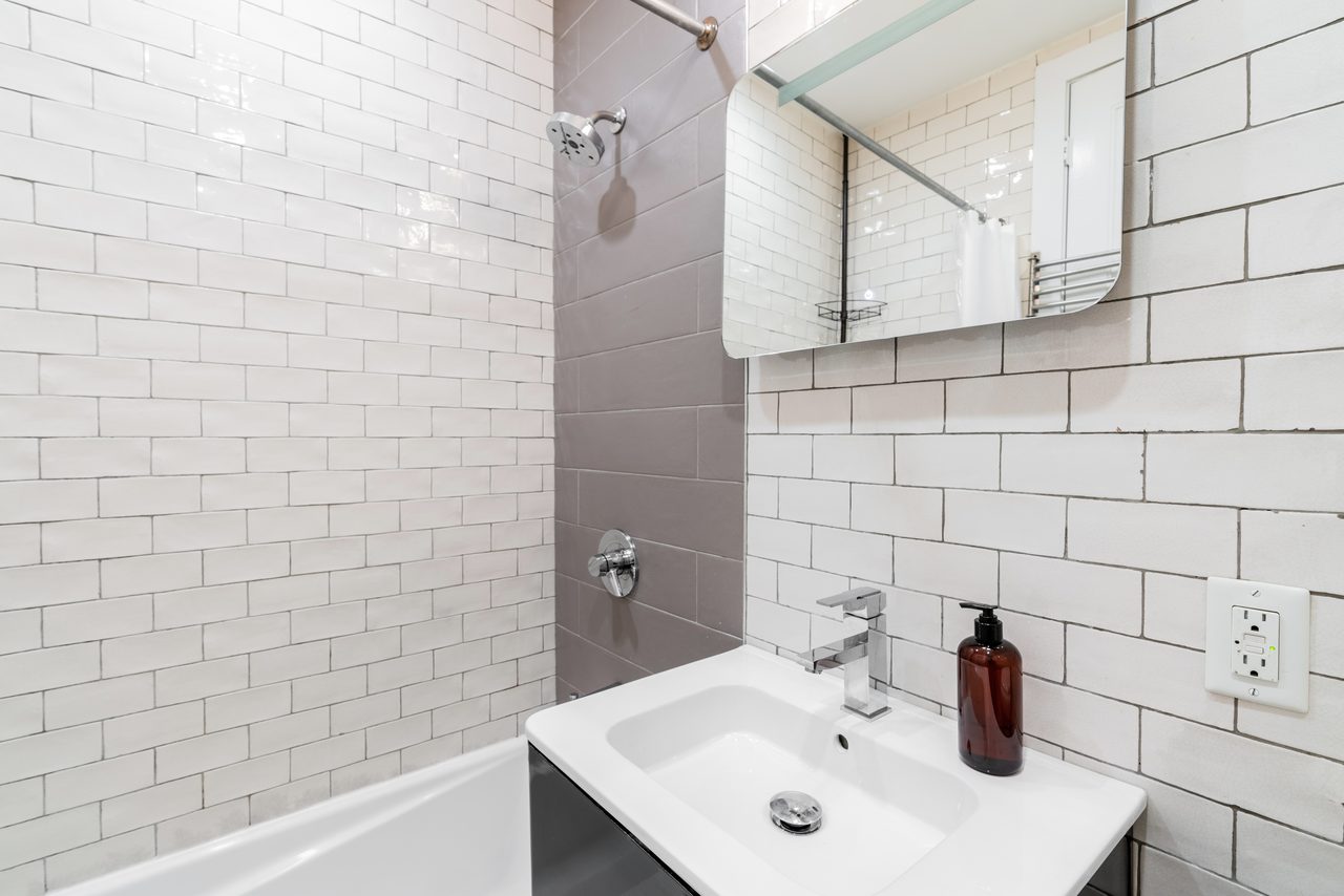 #1089: Central Harlem - Full Bedroom C - 16