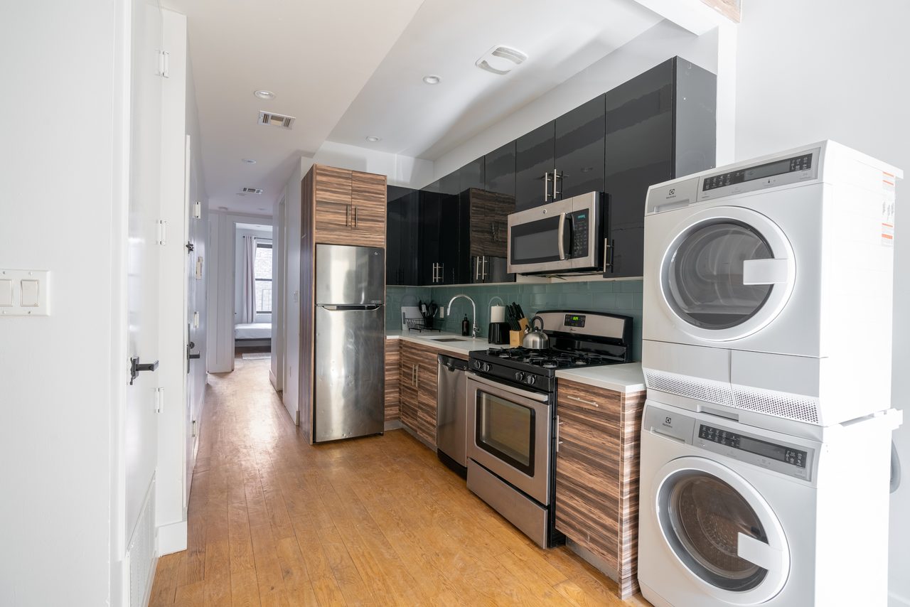 #1089: Central Harlem - Full Bedroom C - 9