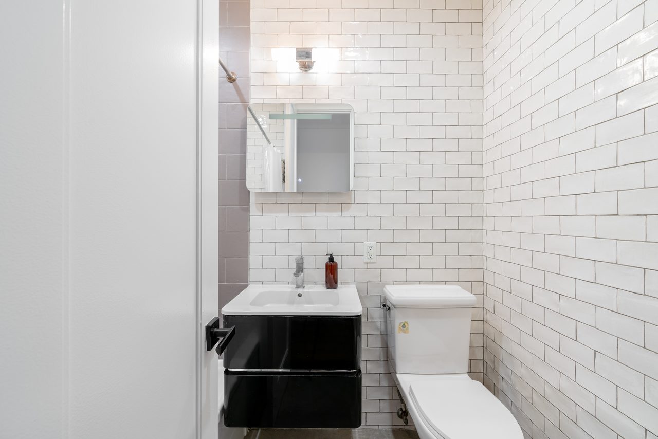 #1089: Central Harlem - Full Bedroom C - 15