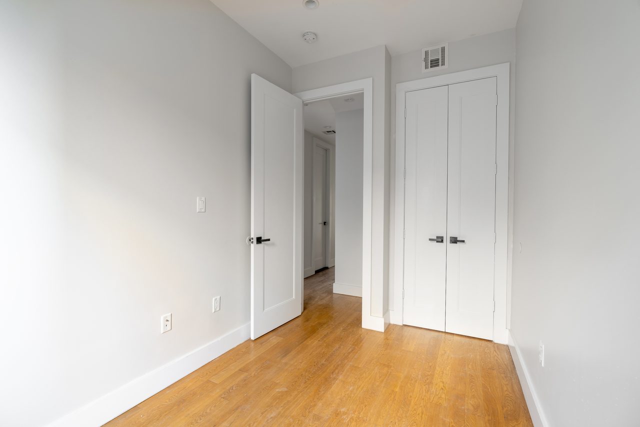 #1089: Central Harlem - Full Bedroom B - 5