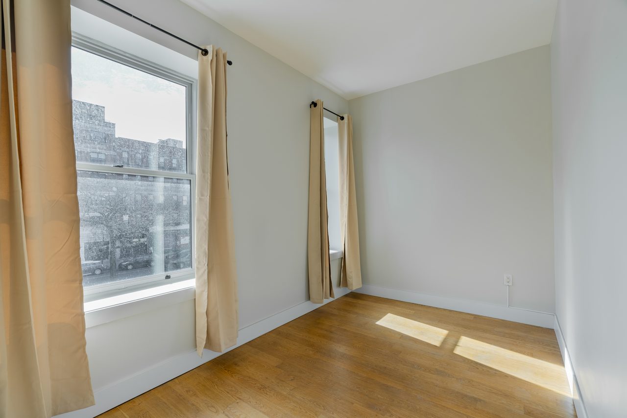 #1089: Central Harlem - Full Bedroom A - 10