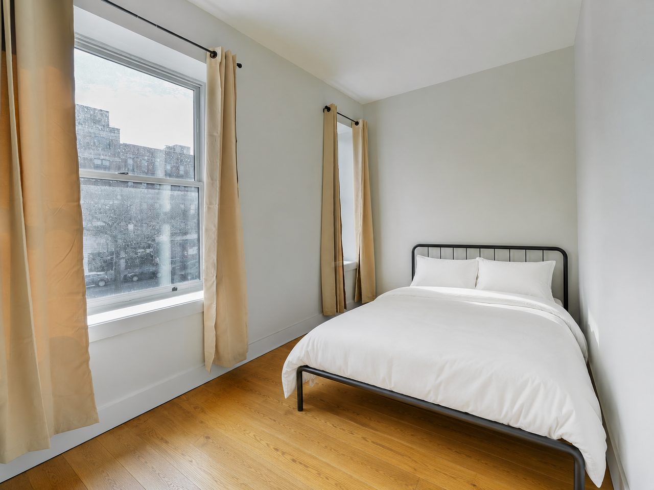 #1089: Central Harlem - Full Bedroom A - 8