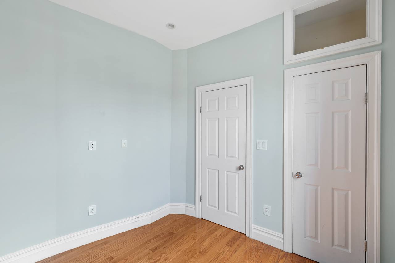 #498: Columbus Circle - Full Bedroom A - 15