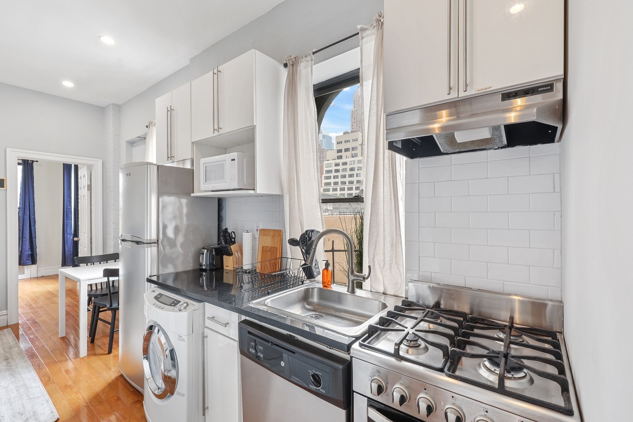 #498: Columbus Circle - Full Bedroom B - 7