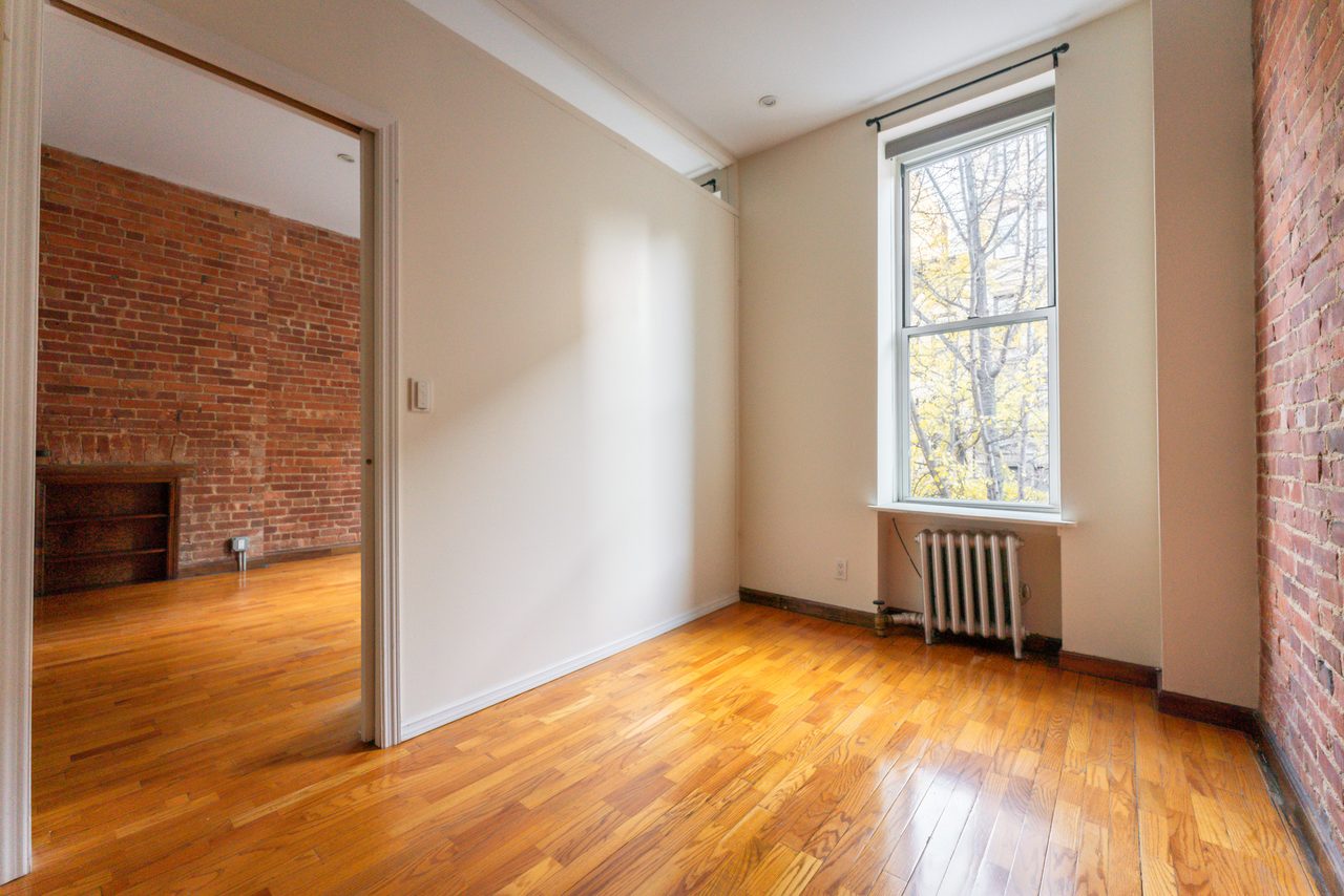  #1729: Hell's Kitchen - 1 Bedroom (Queen)  -  #1729: Hell's Kitchen  - Gallery -  1