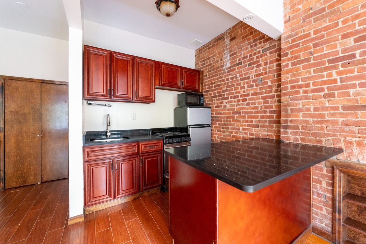  #1729: Hell's Kitchen - 1 Bedroom (Queen)  -  #1729: Hell's Kitchen  - Gallery -  2