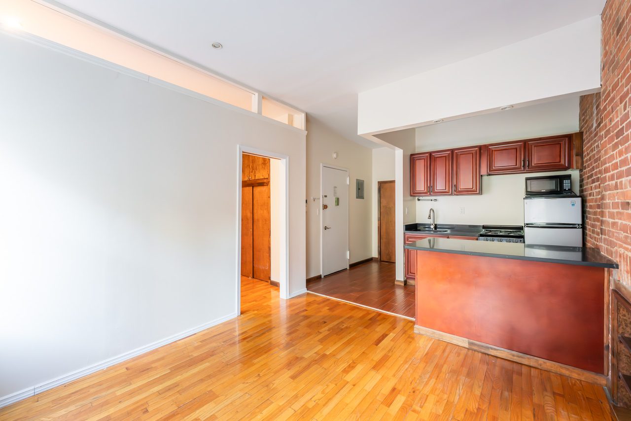  #1729: Hell's Kitchen - 1 Bedroom (Queen)  -  #1729: Hell's Kitchen  - Gallery -  6