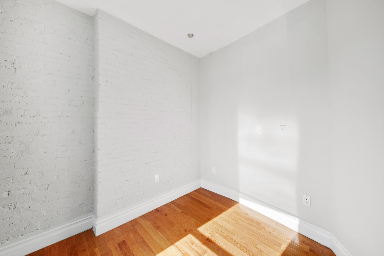 #707: Columbus Circle - Full Bedroom A - 13