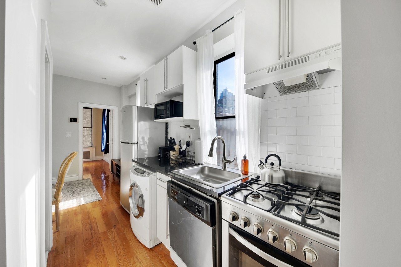 #707: Columbus Circle - Full Bedroom A - 8