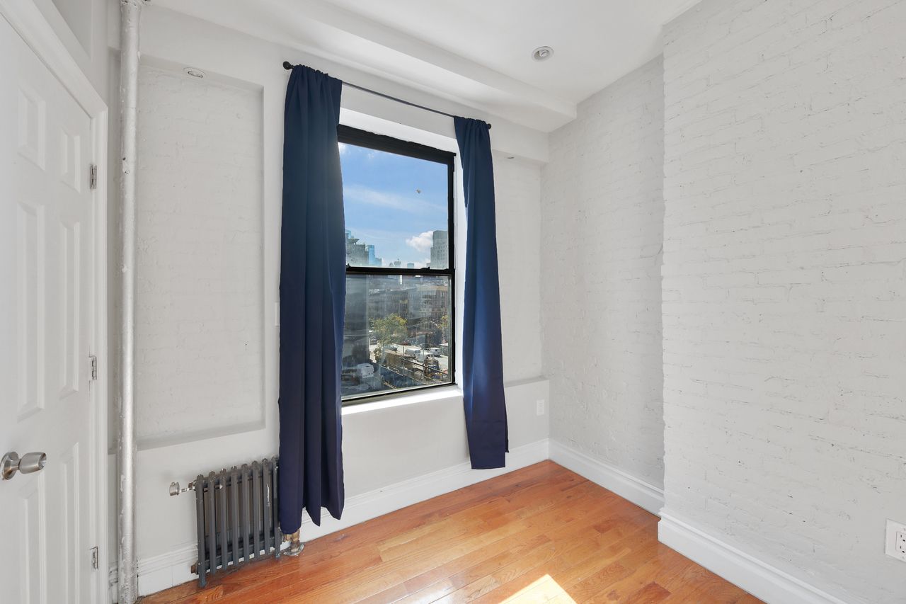 #707: Columbus Circle - Full Bedroom A - 2