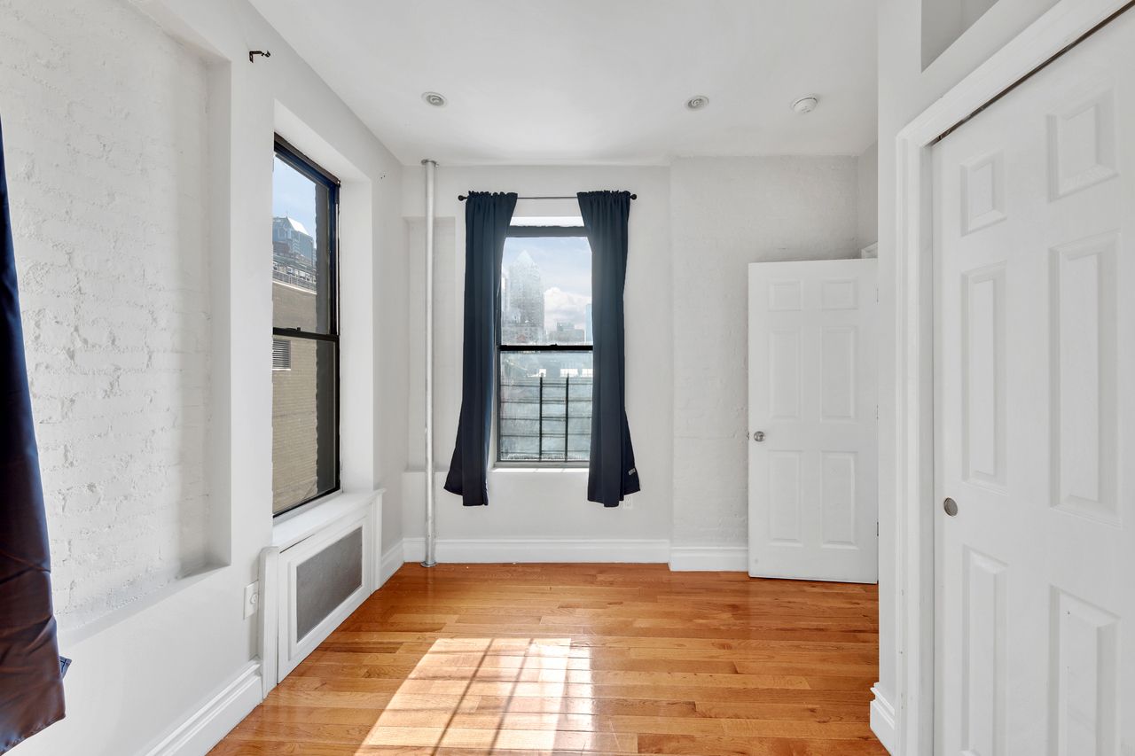 #707: Columbus Circle - Full Bedroom B - 10