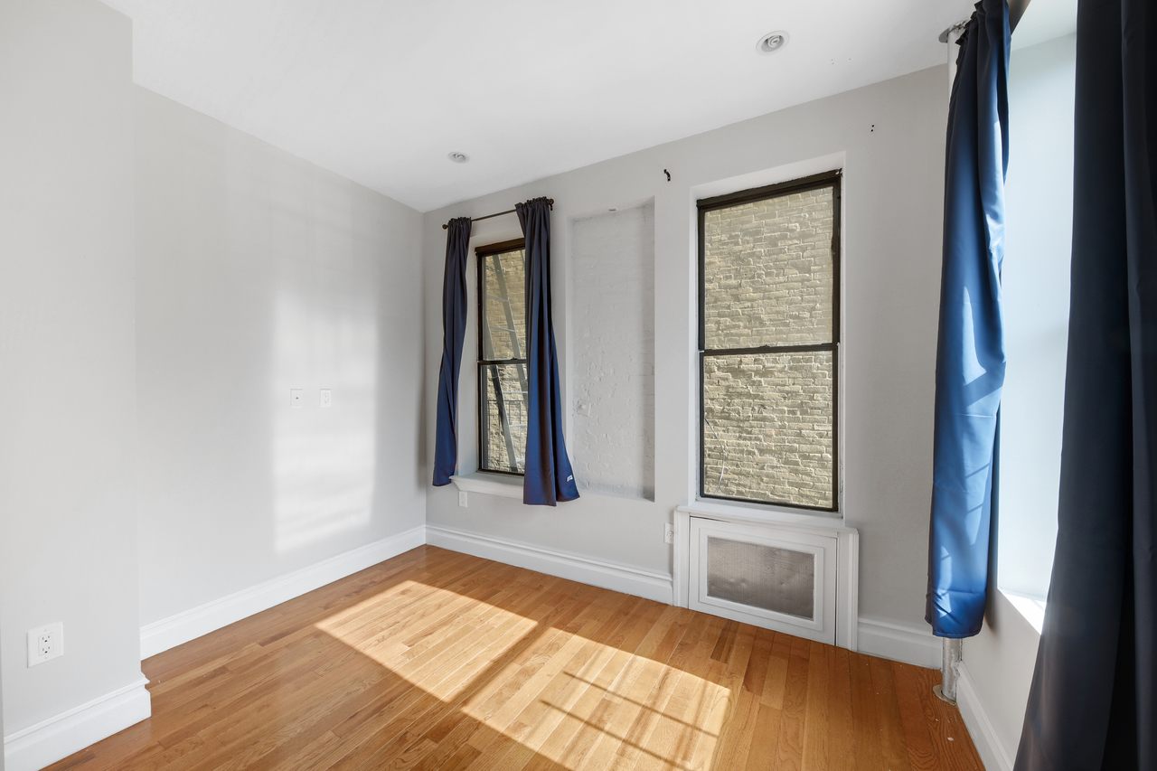 #707: Columbus Circle - Full Bedroom B - 12