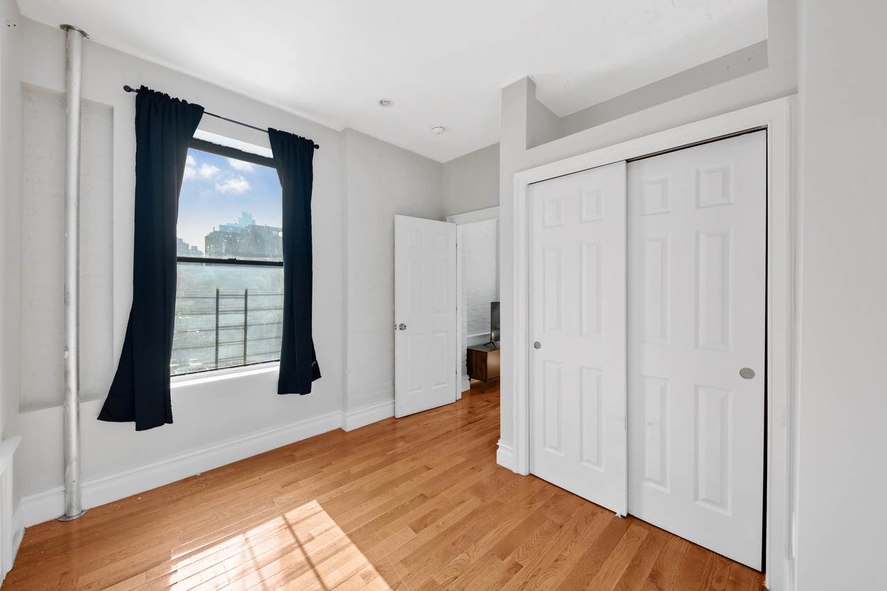 #707: Columbus Circle - Full Bedroom B - 11
