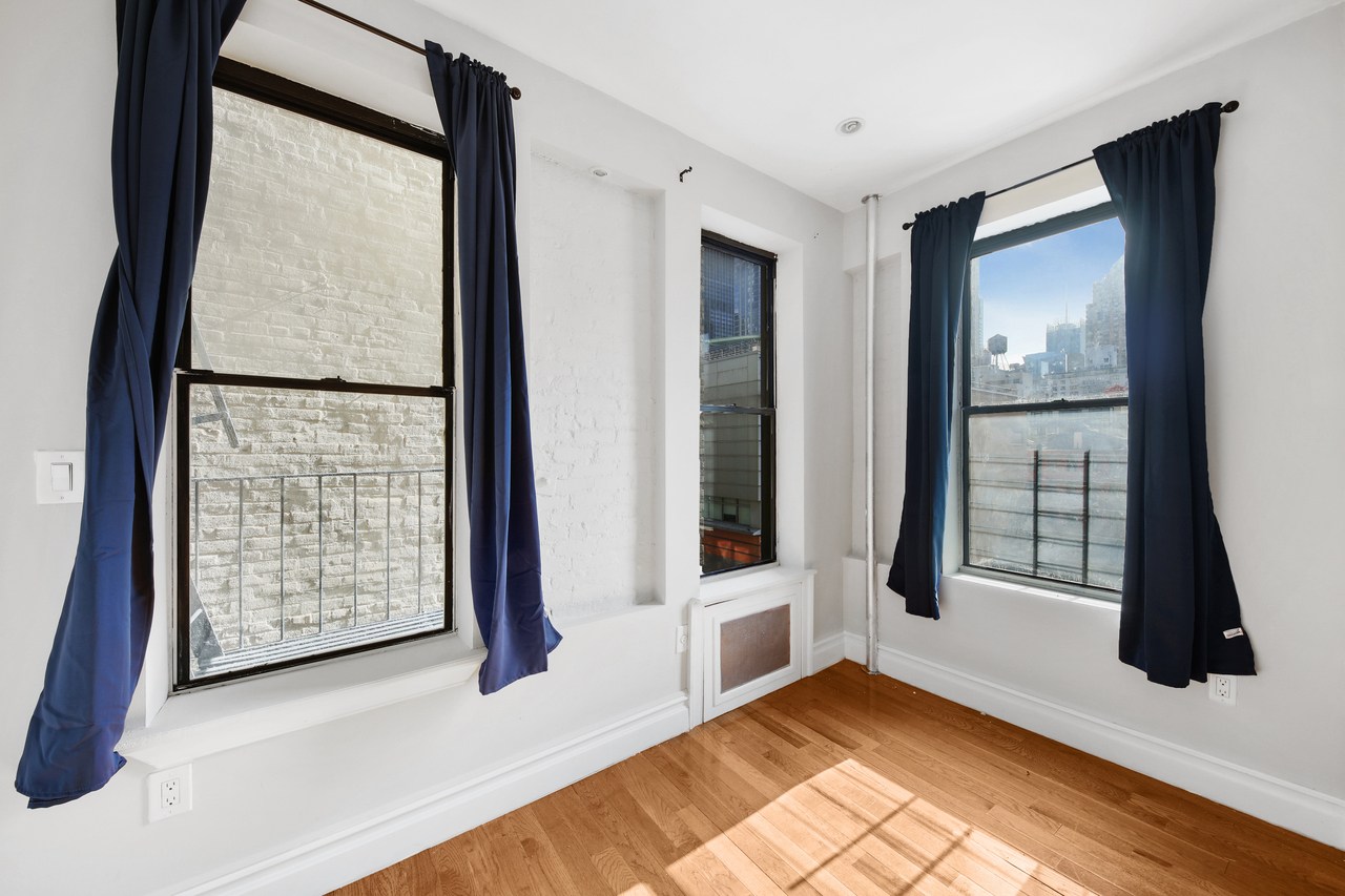 #707: Columbus Circle - Full Bedroom B - 9