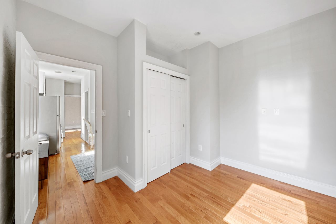 #707: Columbus Circle - Full Bedroom B - 8