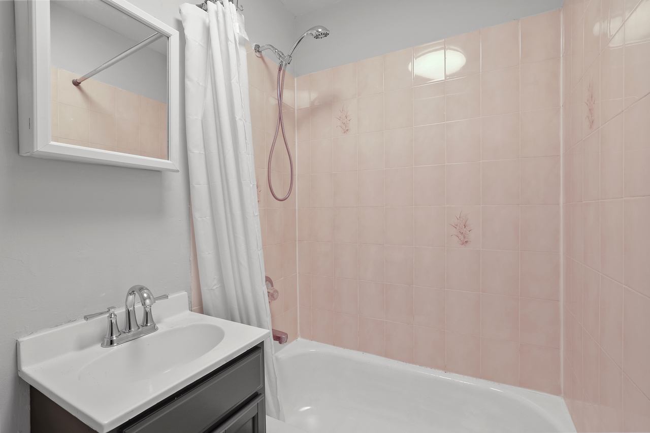  #489: Columbus Circle - Studio (Full)  -  #489: Columbus Circle  - Gallery -  5