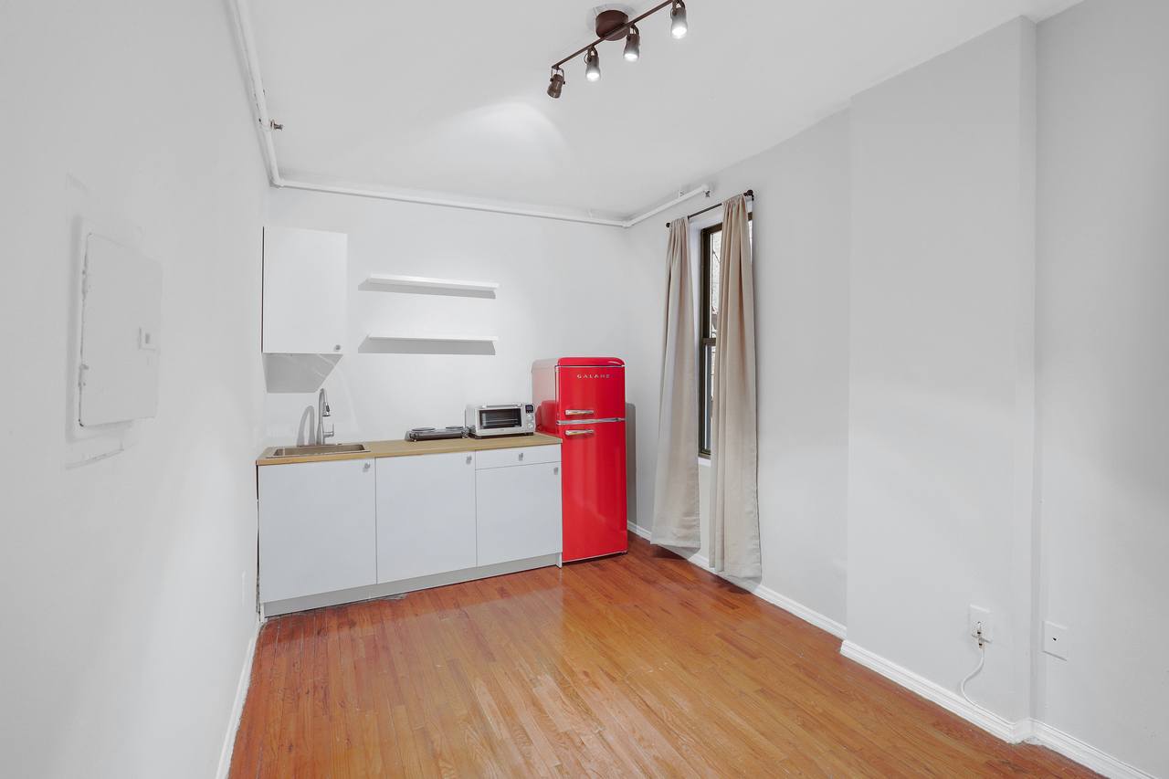  #489: Columbus Circle - Studio (Full)  -  #489: Columbus Circle  - Gallery -  7