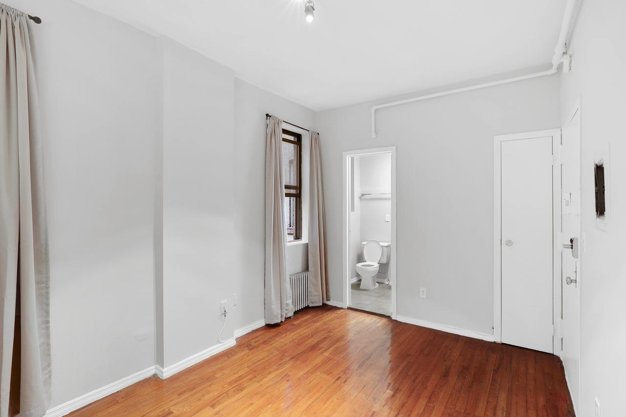  #489: Columbus Circle - Studio (Full)  -  #489: Columbus Circle  - Gallery -  10