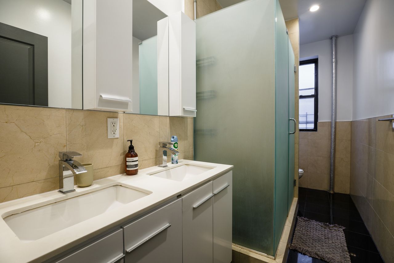 #238: West Harlem - Queen Bedroom B - #238: West Harlem - Gallery - 4