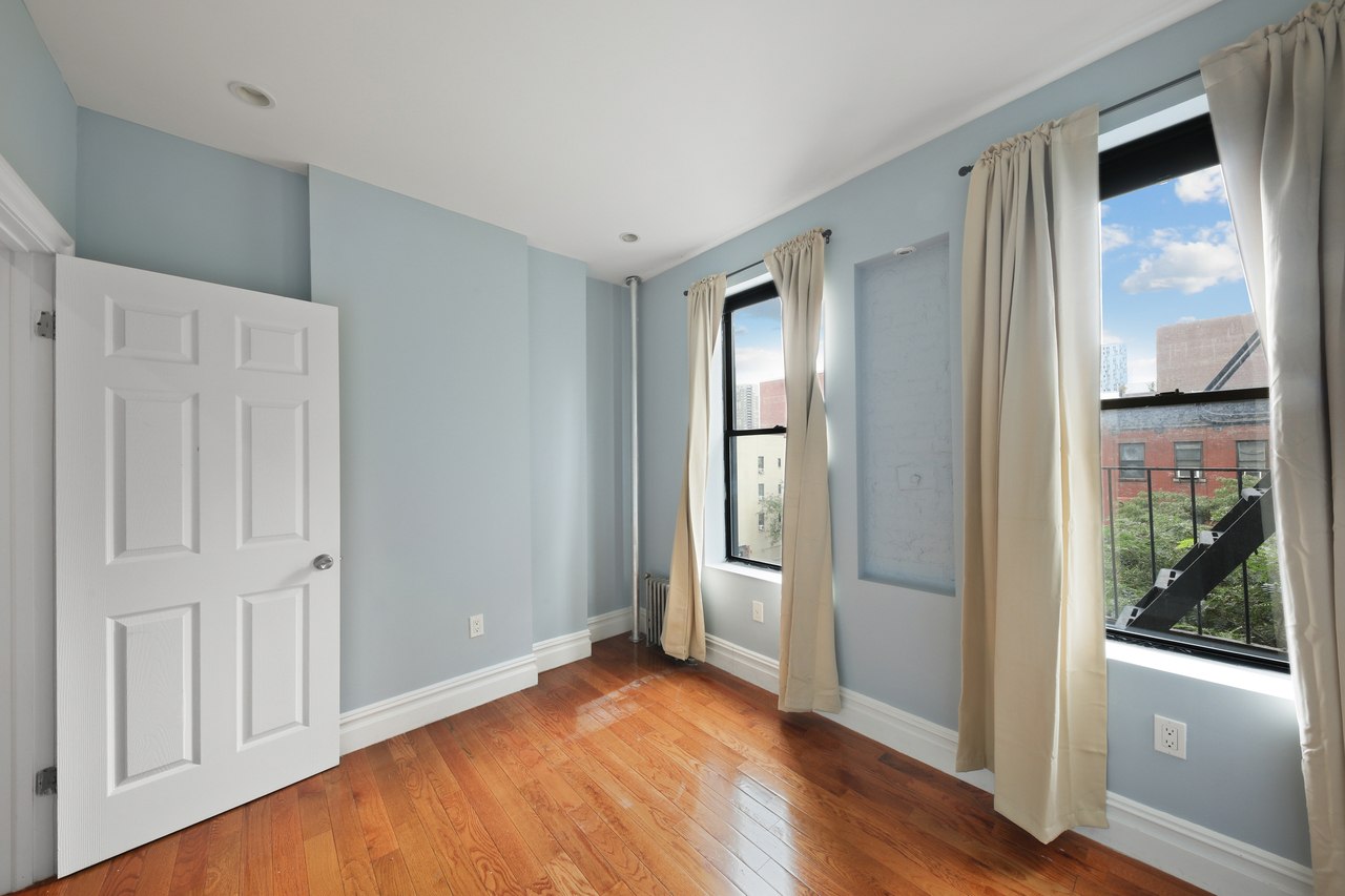 #710: Columbus Circle - Queen Bedroom B - 10